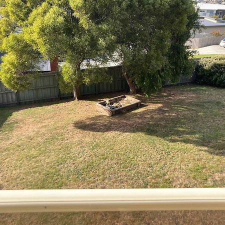 Spacious Modern Home Outstanding Views Sleeps 9 Hobart Exterior photo